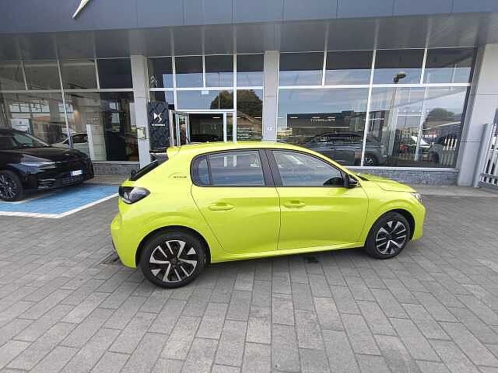 Peugeot 208 nuova a Milano (9)