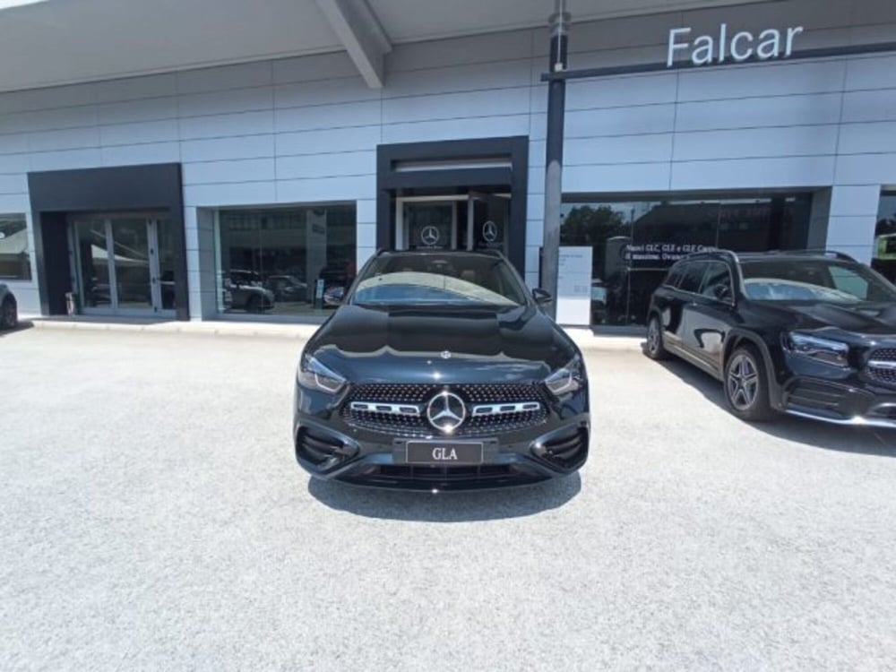 Mercedes-Benz GLA SUV nuova a Potenza (2)