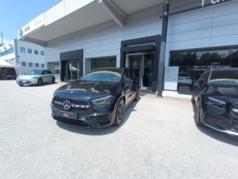 Mercedes-Benz GLA SUV nuova a Potenza (3)