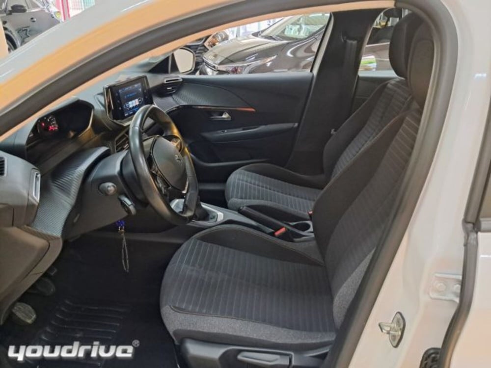 Peugeot 208 usata a Napoli (8)