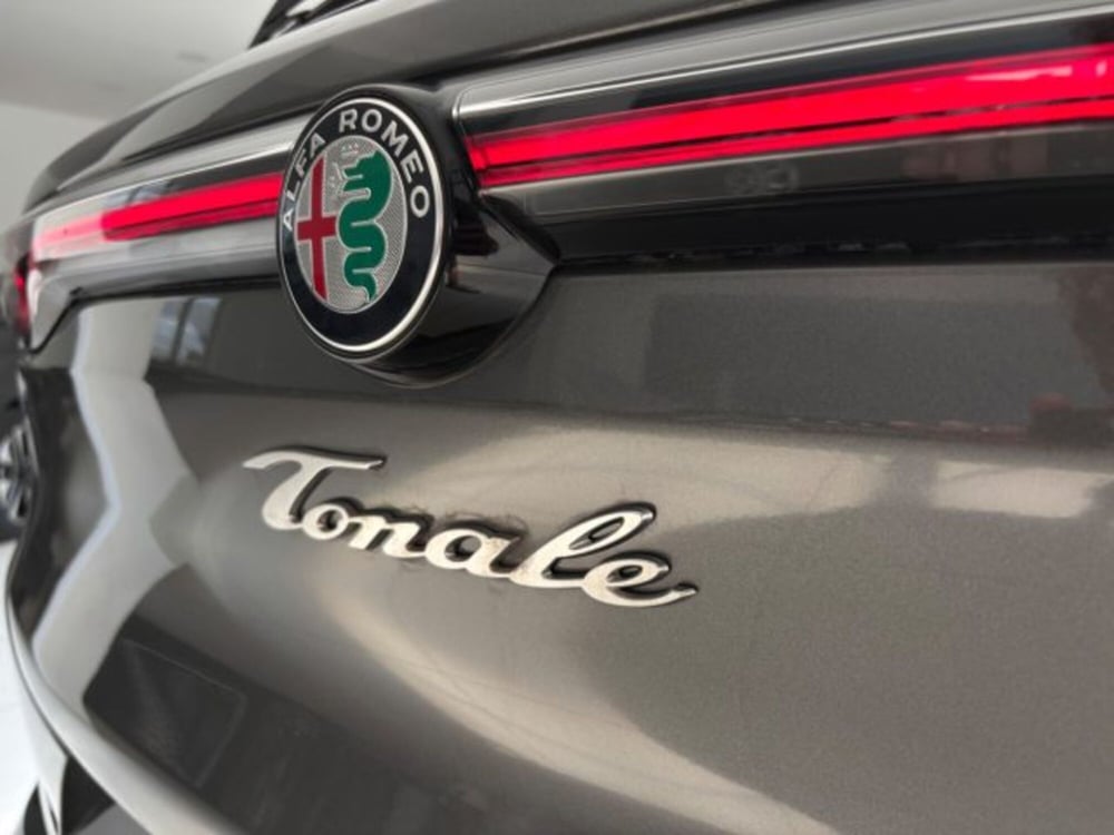 Alfa Romeo Tonale nuova a Napoli (10)