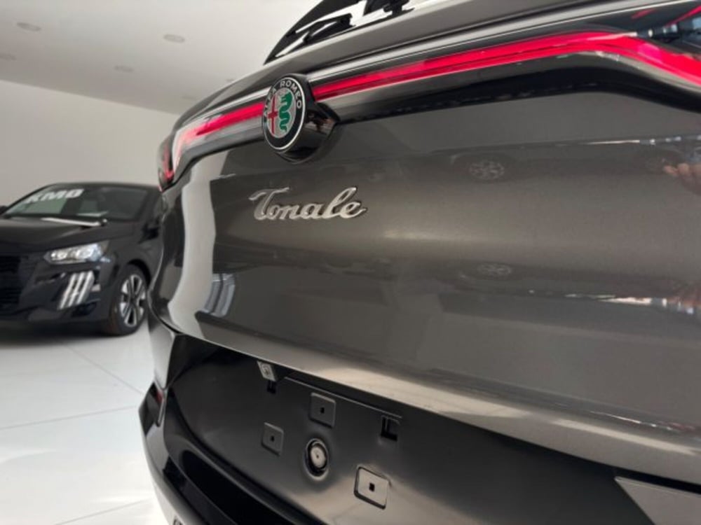Alfa Romeo Tonale nuova a Napoli (9)