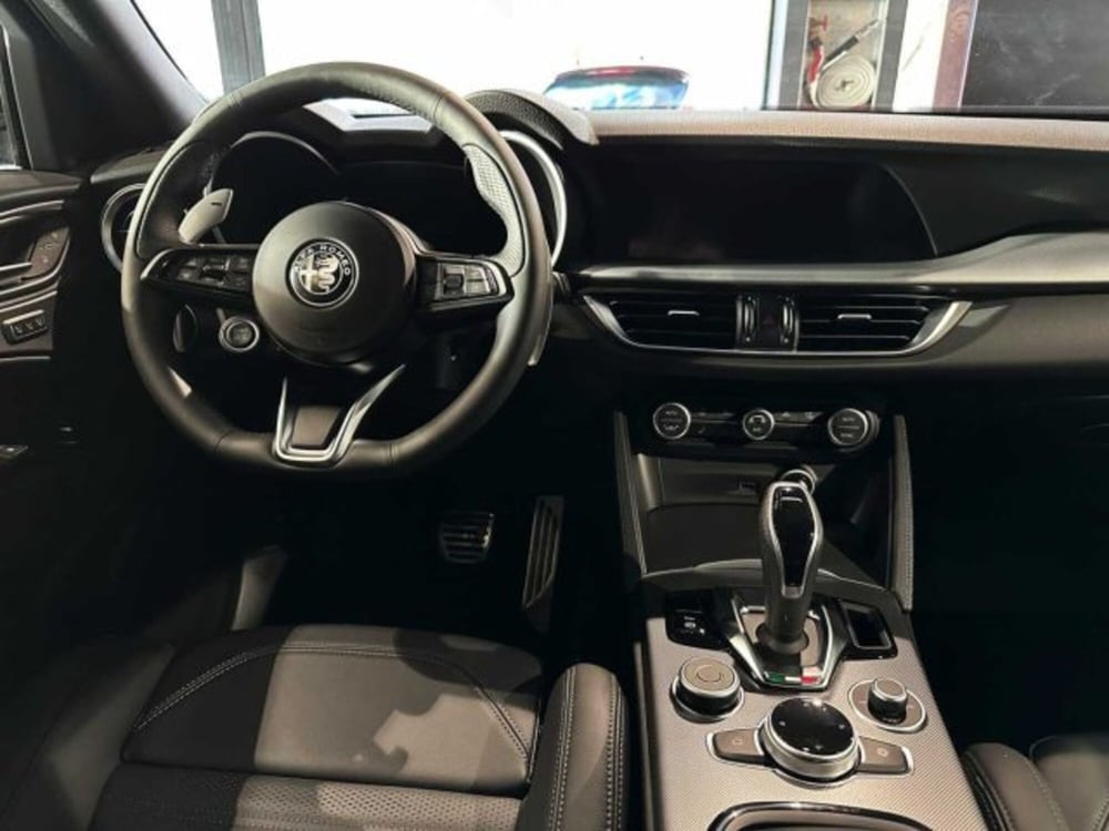 Alfa Romeo Stelvio nuova a Sondrio (12)