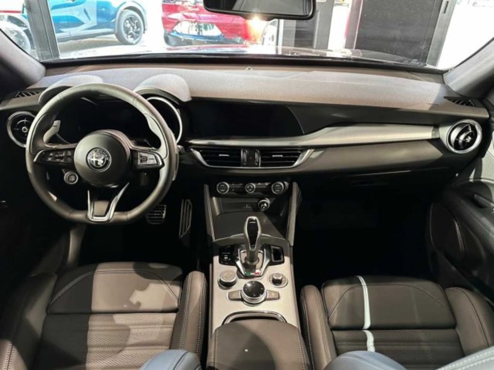 Alfa Romeo Stelvio nuova a Sondrio (13)