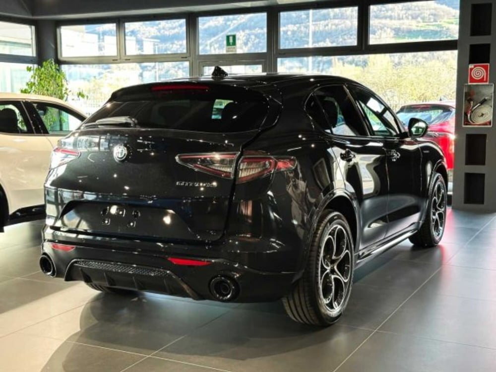 Alfa Romeo Stelvio nuova a Sondrio (5)