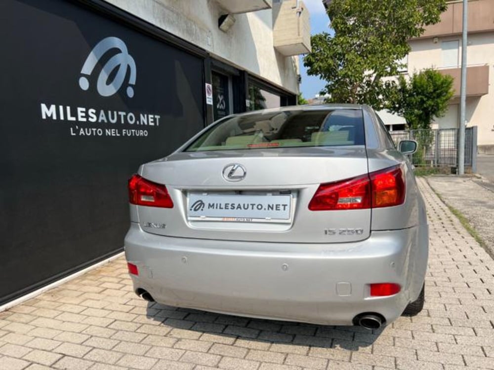 Lexus IS usata a Padova (15)