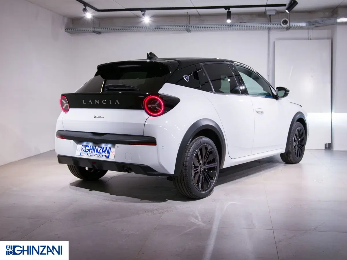 Lancia Ypsilon nuova a Bergamo (7)