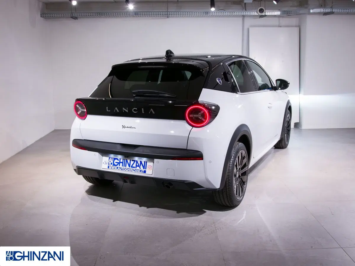 Lancia Ypsilon nuova a Bergamo (8)