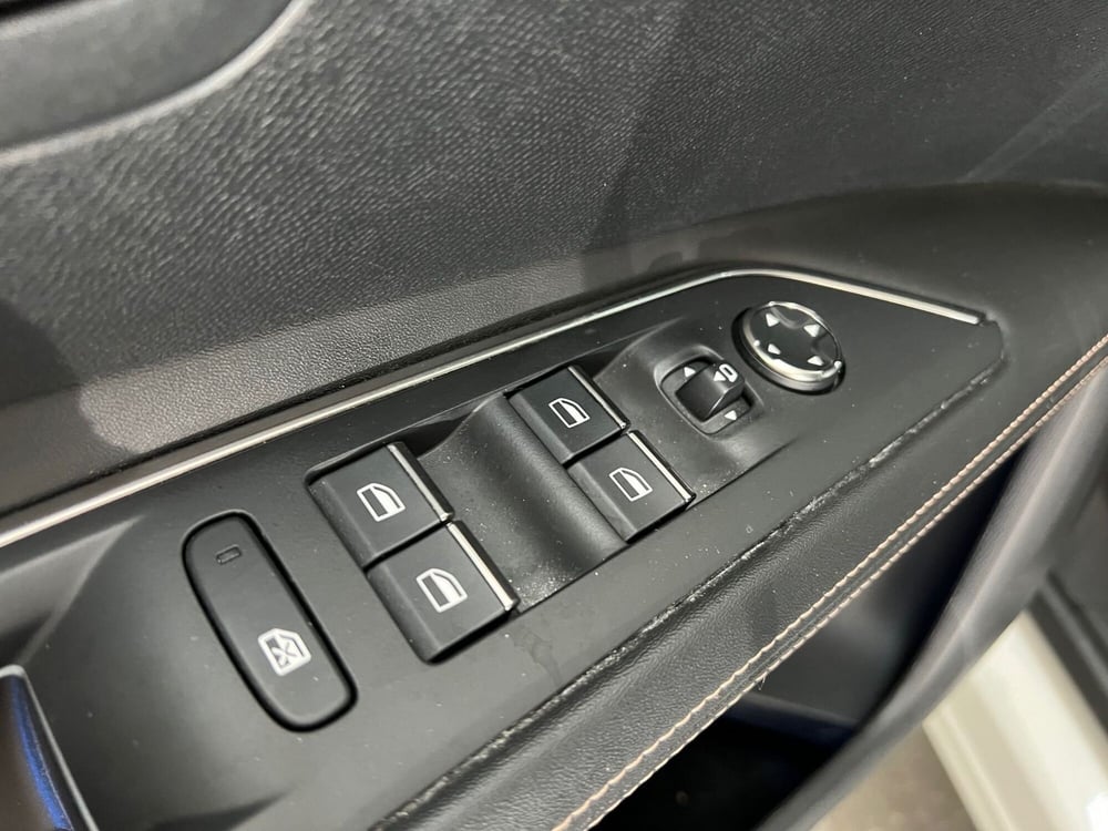 Peugeot 3008 usata a Bari (15)