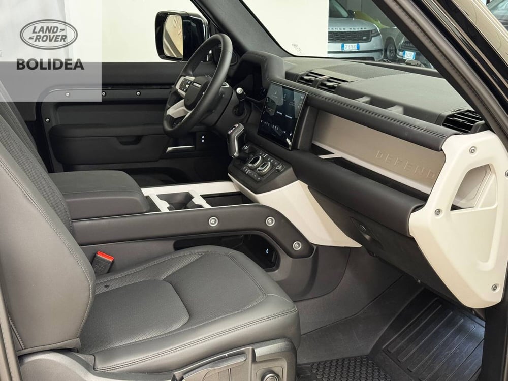 Land Rover Defender usata a Savona (3)
