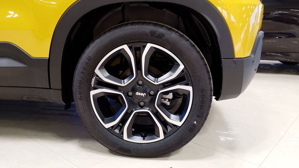Jeep Avenger nuova a Salerno (11)