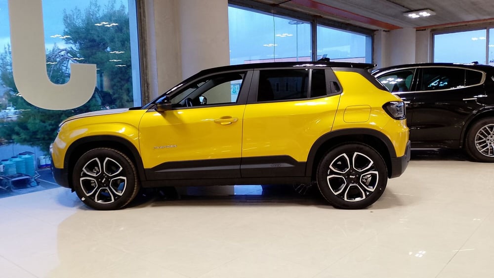 Jeep Avenger nuova a Salerno (12)
