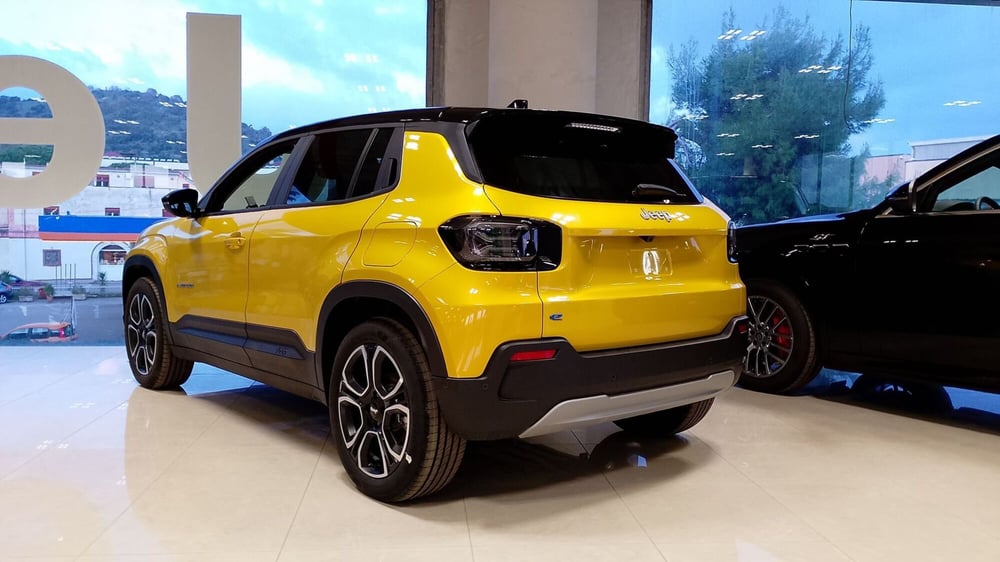 Jeep Avenger nuova a Salerno (4)