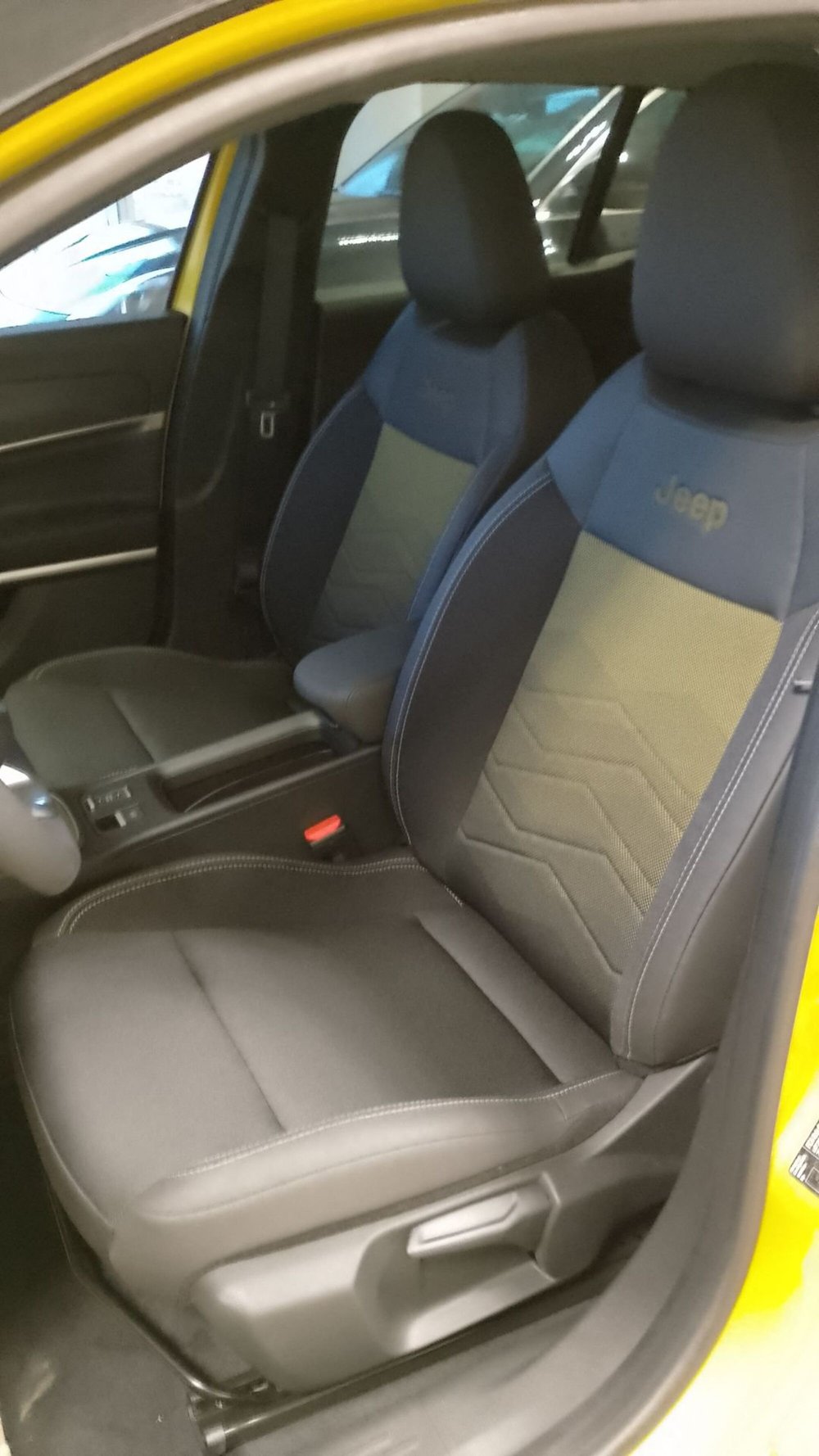 Jeep Avenger nuova a Salerno (6)