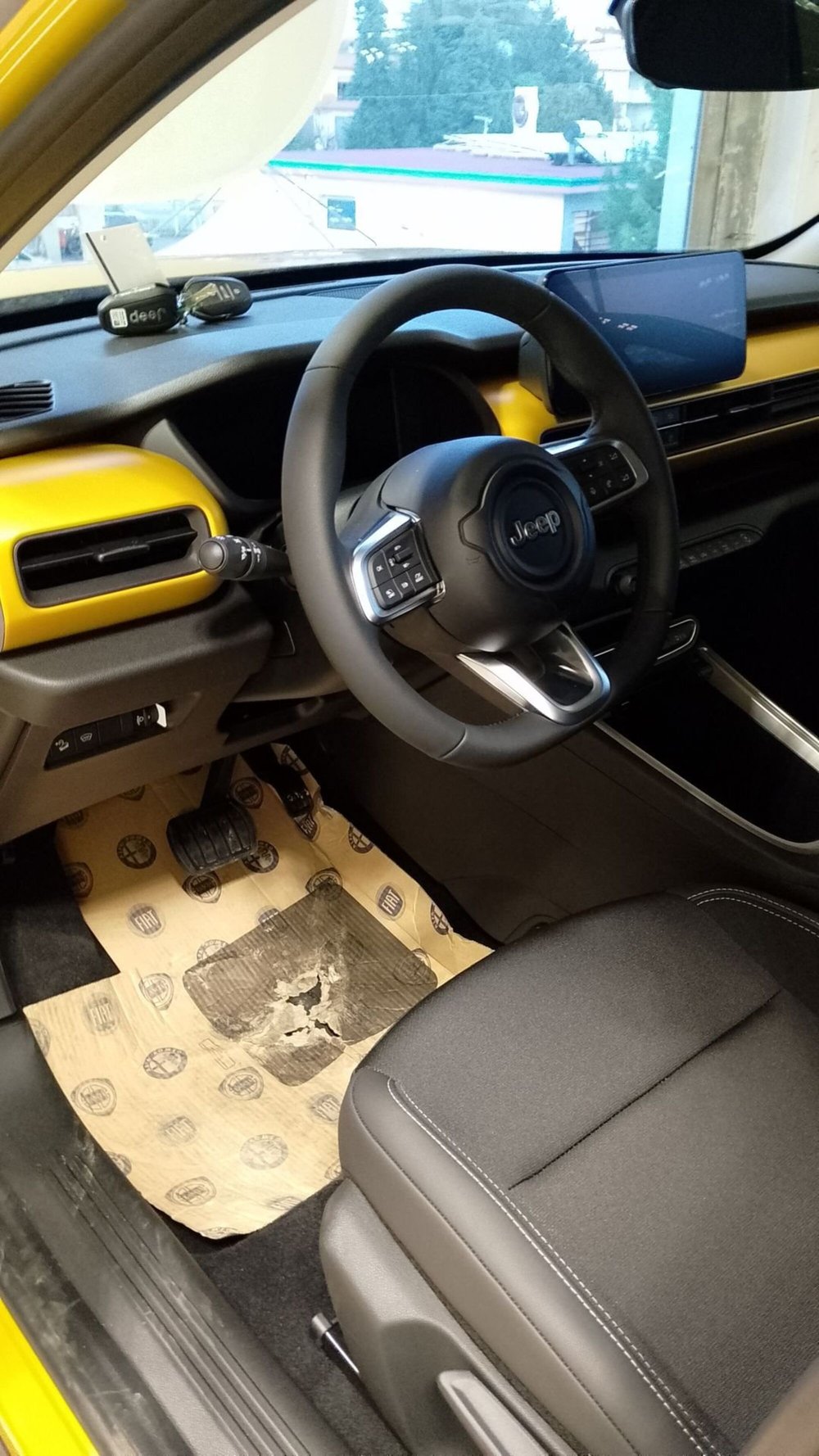Jeep Avenger nuova a Salerno (8)