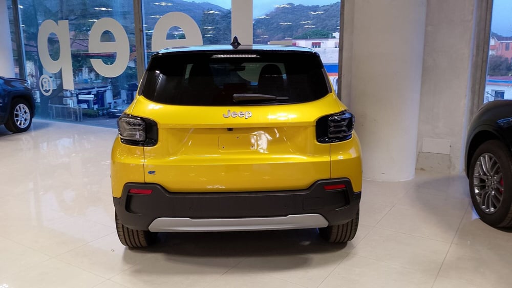 Jeep Avenger nuova a Salerno (9)