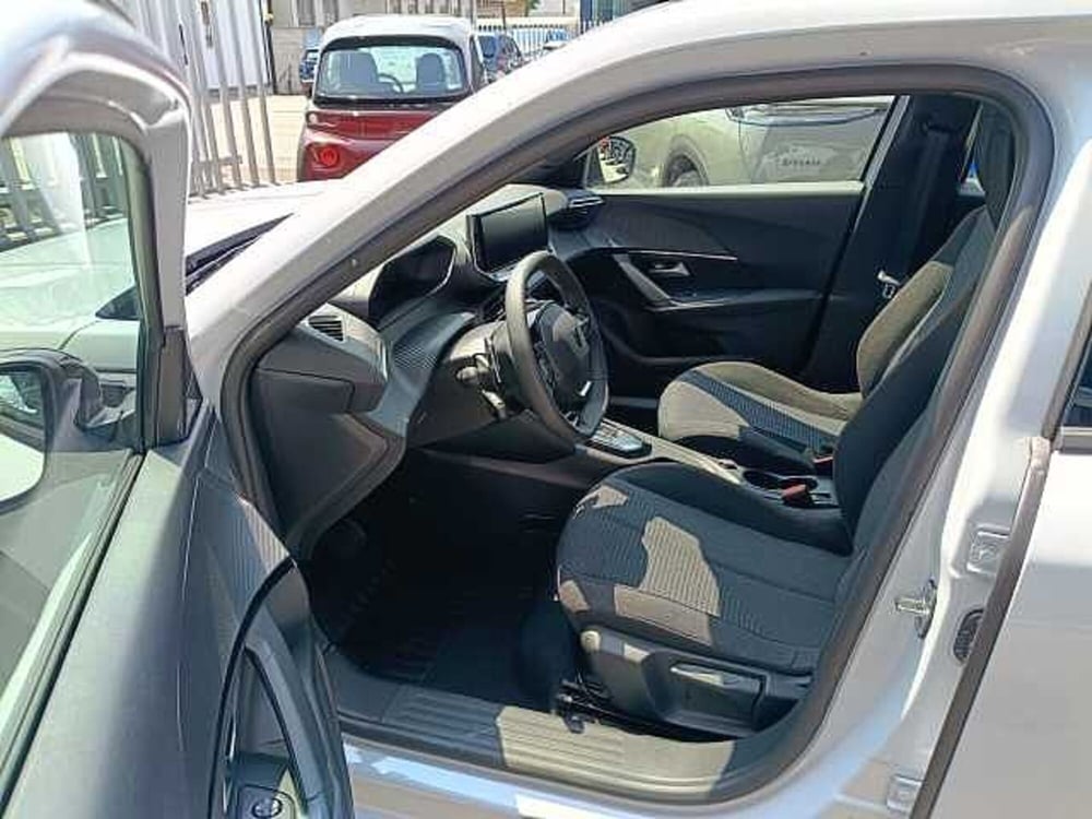 Peugeot 2008 nuova a Milano (10)