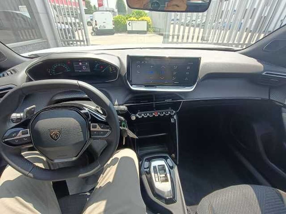Peugeot 2008 nuova a Milano (12)