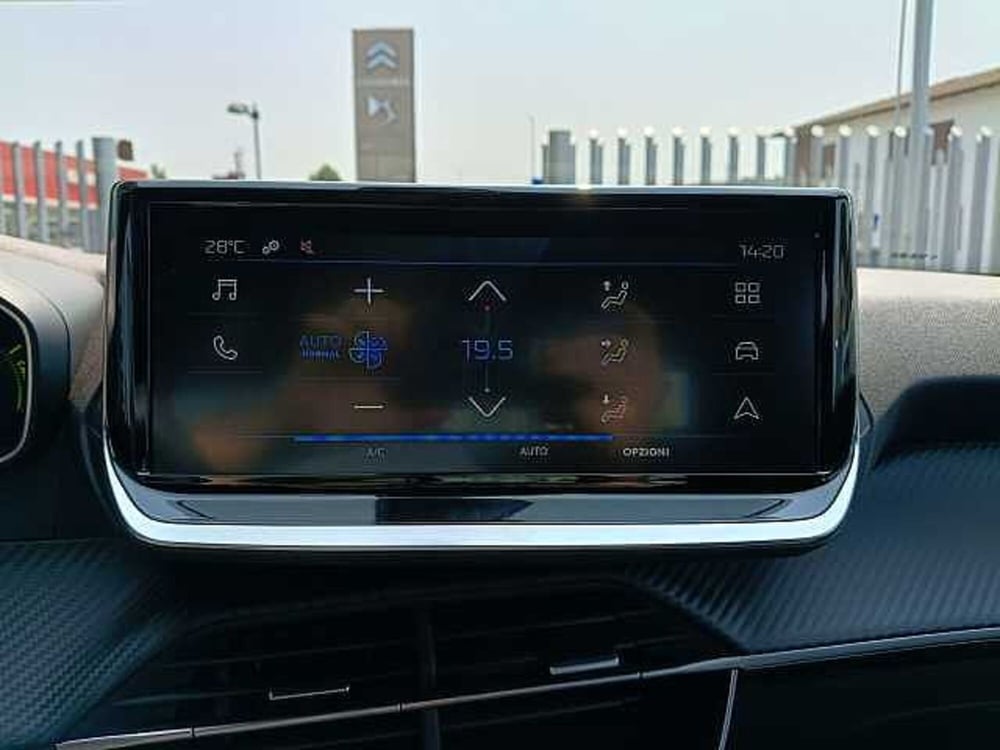 Peugeot 2008 nuova a Milano (18)