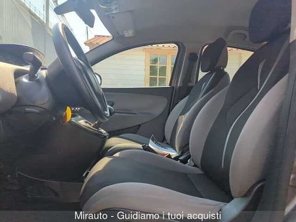Lancia Ypsilon usata a Roma (10)