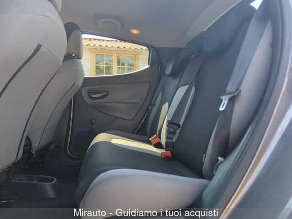 Lancia Ypsilon usata a Roma (12)