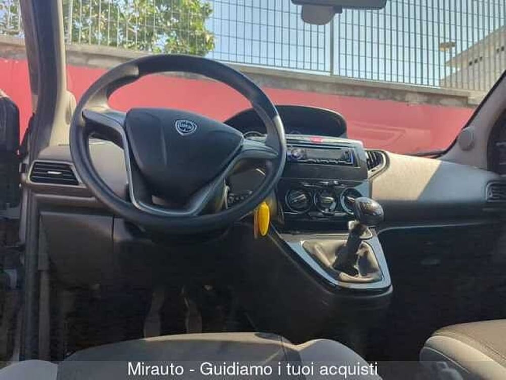 Lancia Ypsilon usata a Roma (13)