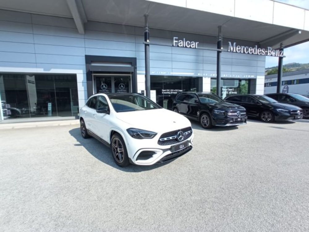 Mercedes-Benz GLA SUV nuova a Potenza