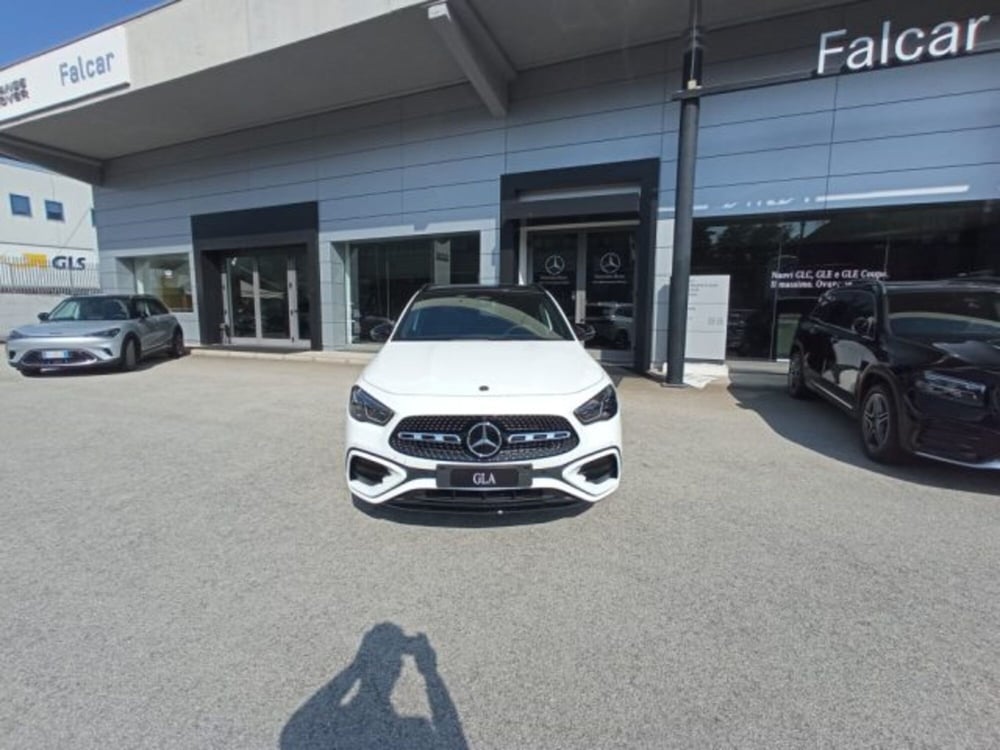 Mercedes-Benz GLA SUV nuova a Potenza (2)