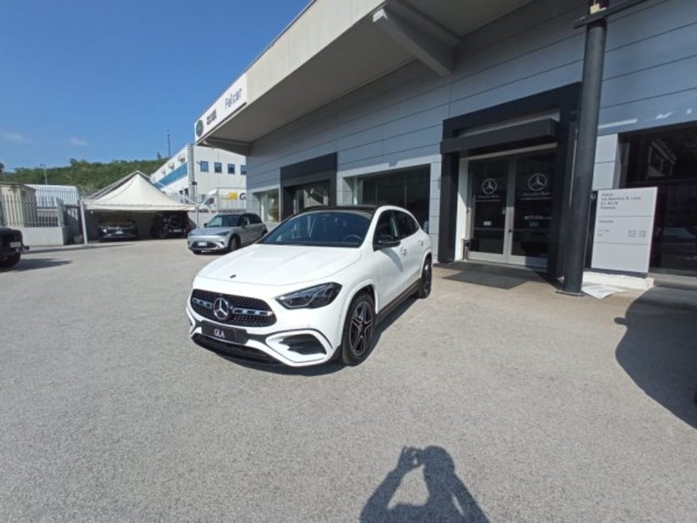 Mercedes-Benz GLA SUV nuova a Potenza (3)