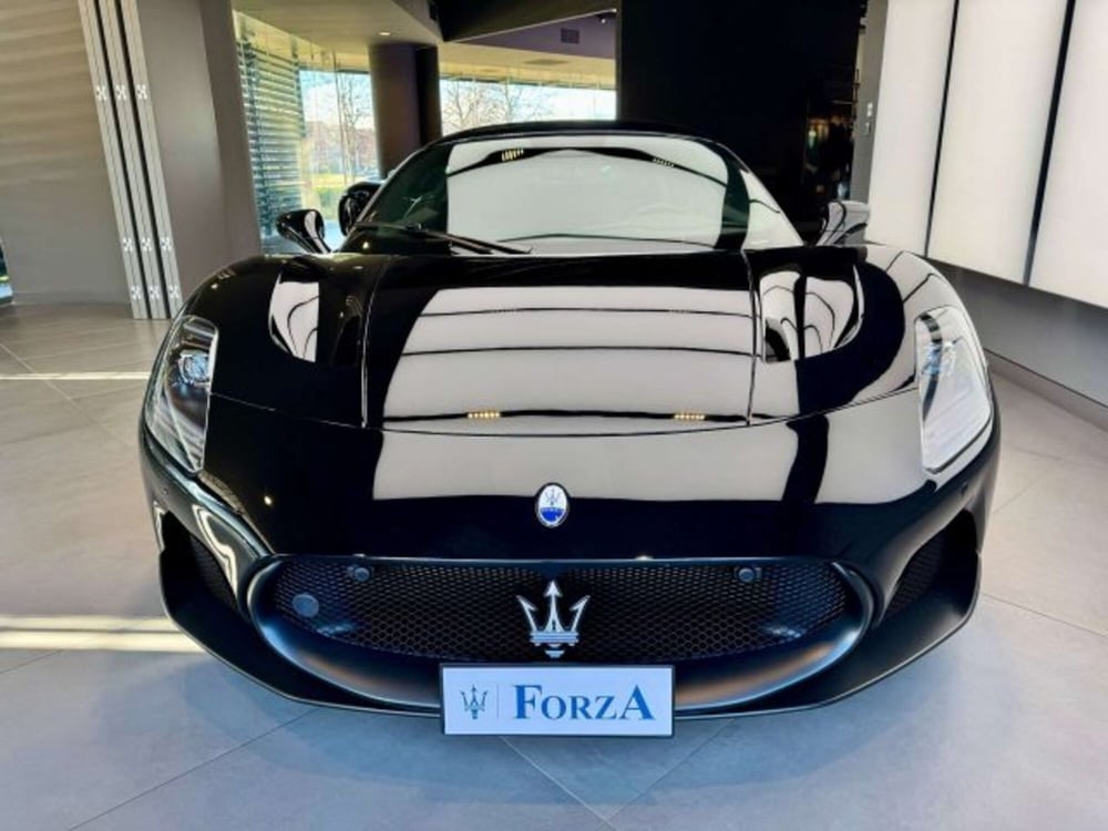 Maserati MC20 nuova a Torino (2)