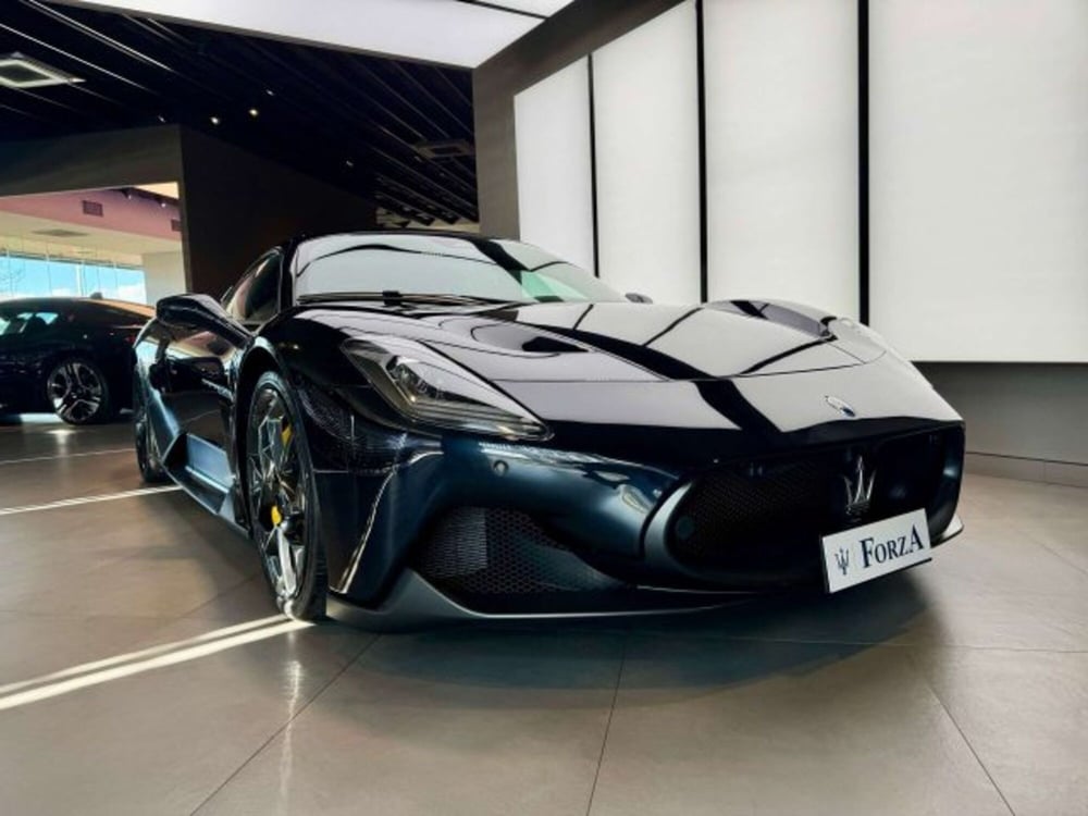 Maserati MC20 nuova a Torino (3)