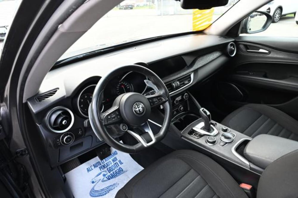 Alfa Romeo Stelvio usata a Torino (13)