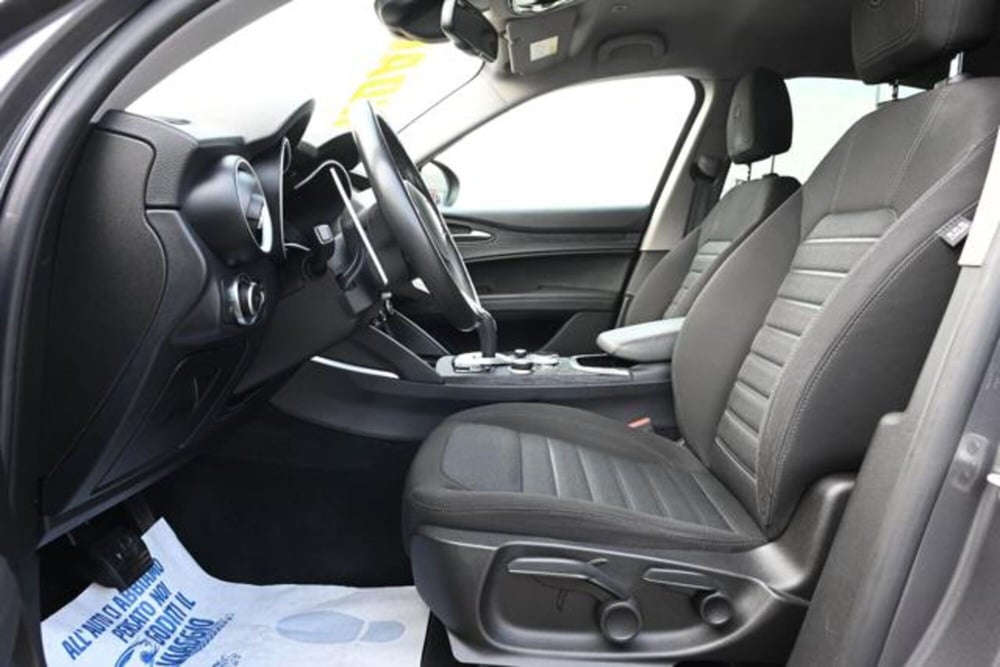 Alfa Romeo Stelvio usata a Torino (14)