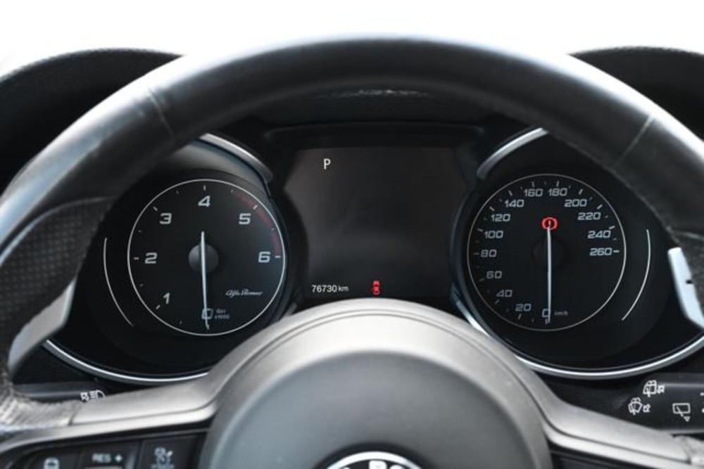 Alfa Romeo Stelvio usata a Torino (18)