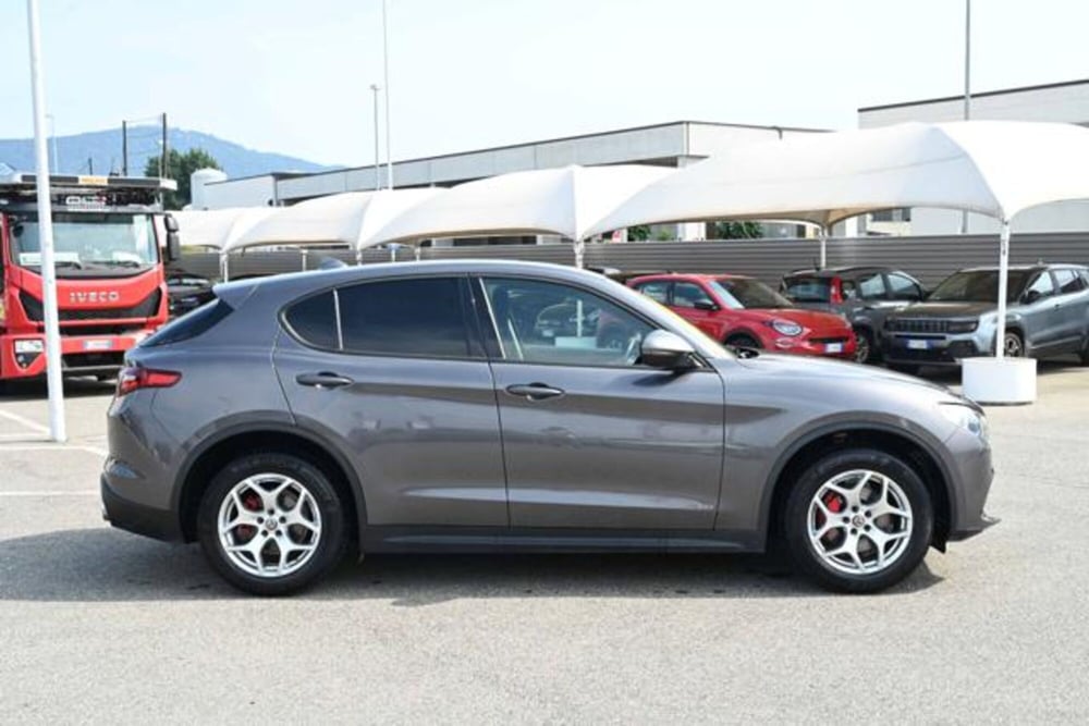 Alfa Romeo Stelvio usata a Torino (4)
