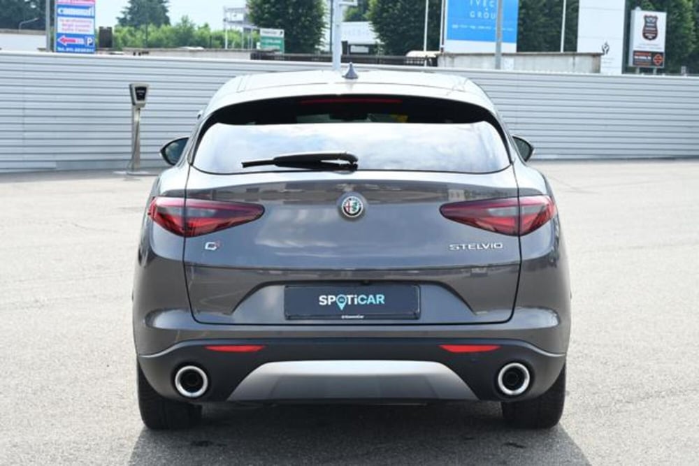 Alfa Romeo Stelvio usata a Torino (6)