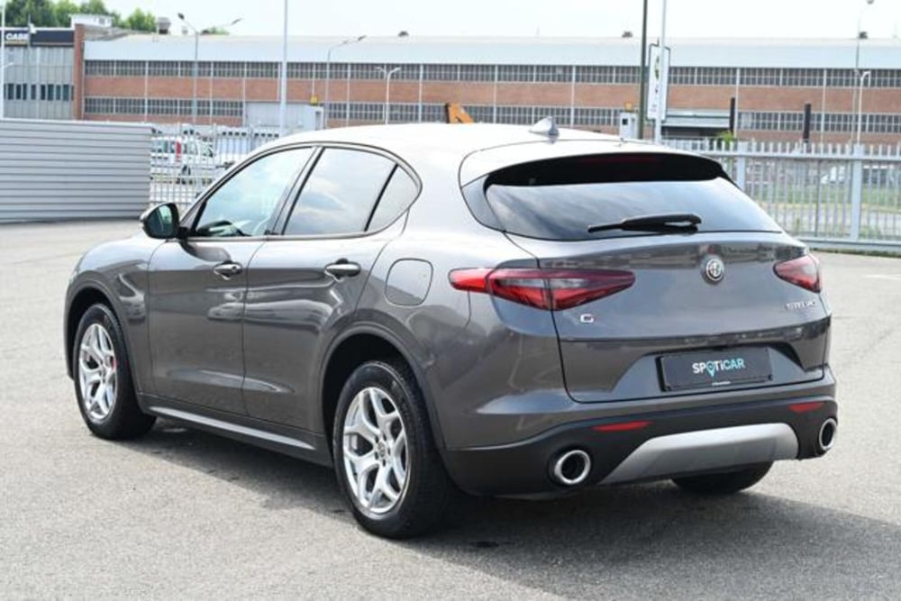 Alfa Romeo Stelvio usata a Torino (7)