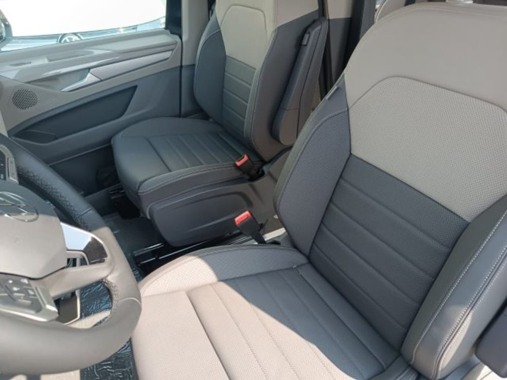 Volkswagen Multivan nuova a Vicenza (11)