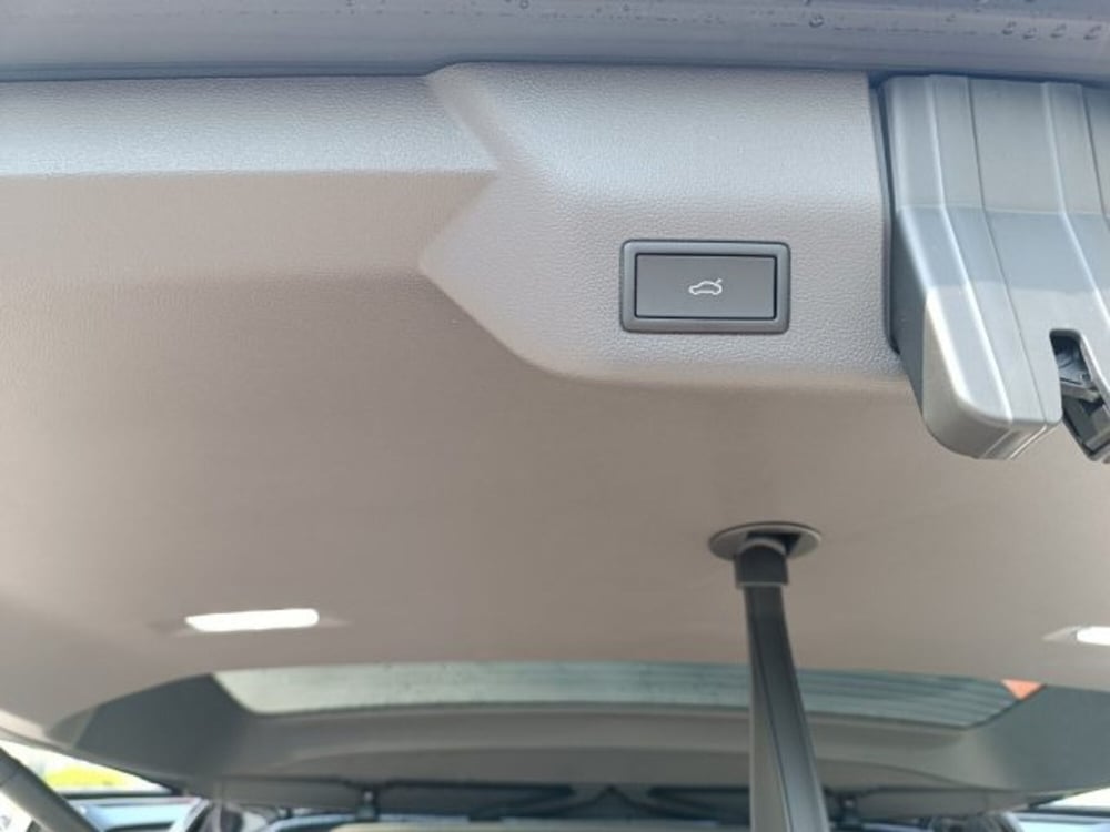 Volkswagen Multivan nuova a Vicenza (6)