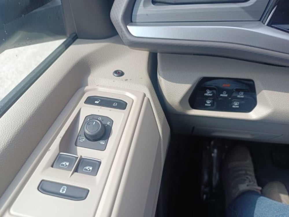 Volkswagen Multivan nuova a Vicenza (11)