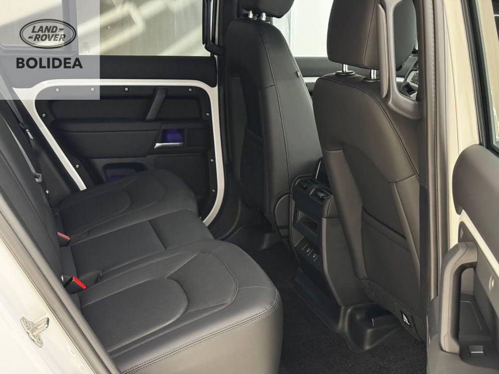 Land Rover Defender usata a Savona (5)