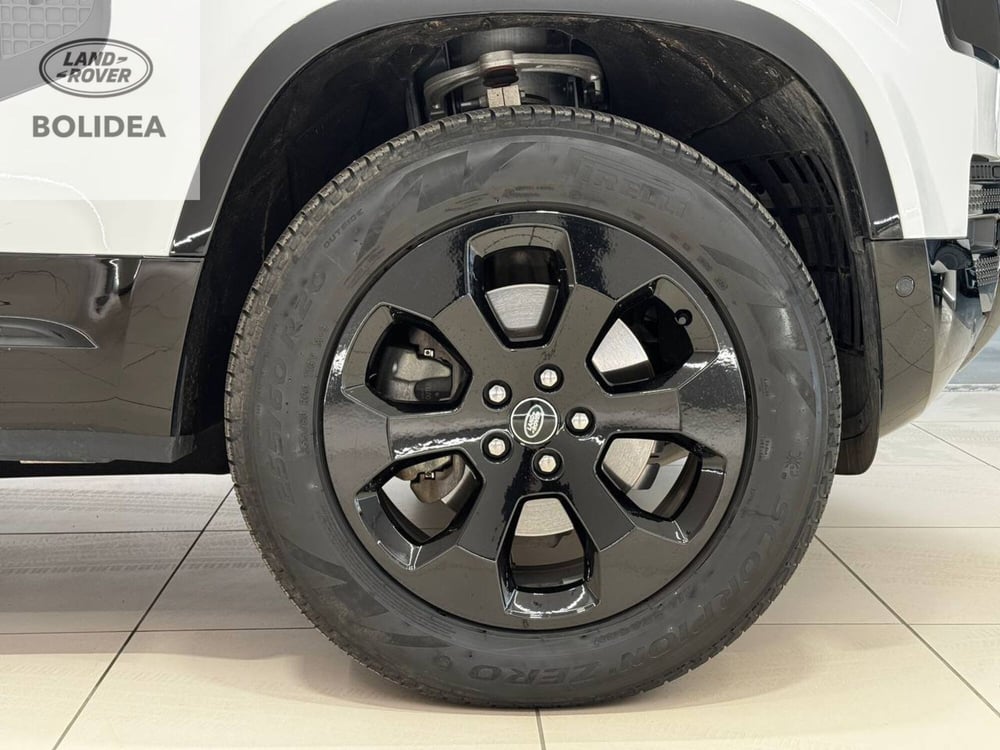 Land Rover Defender usata a Savona (9)