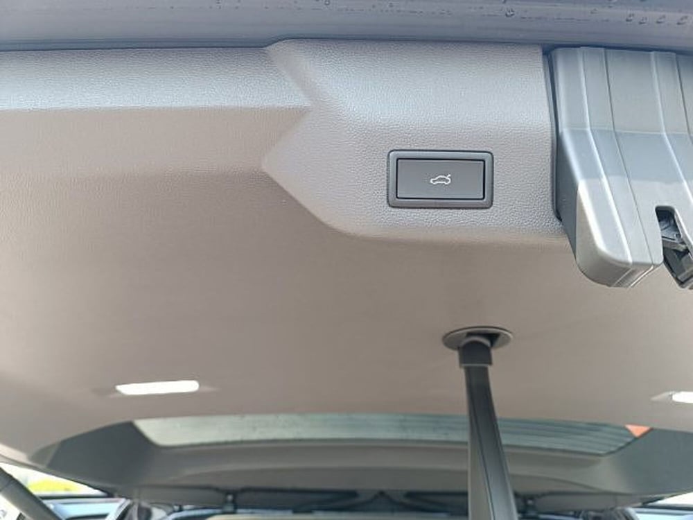 Volkswagen Multivan nuova a Vicenza (6)