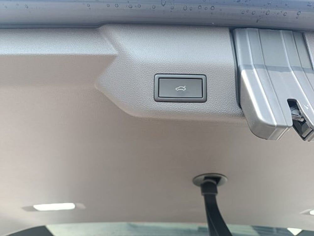 Volkswagen Multivan nuova a Vicenza (6)