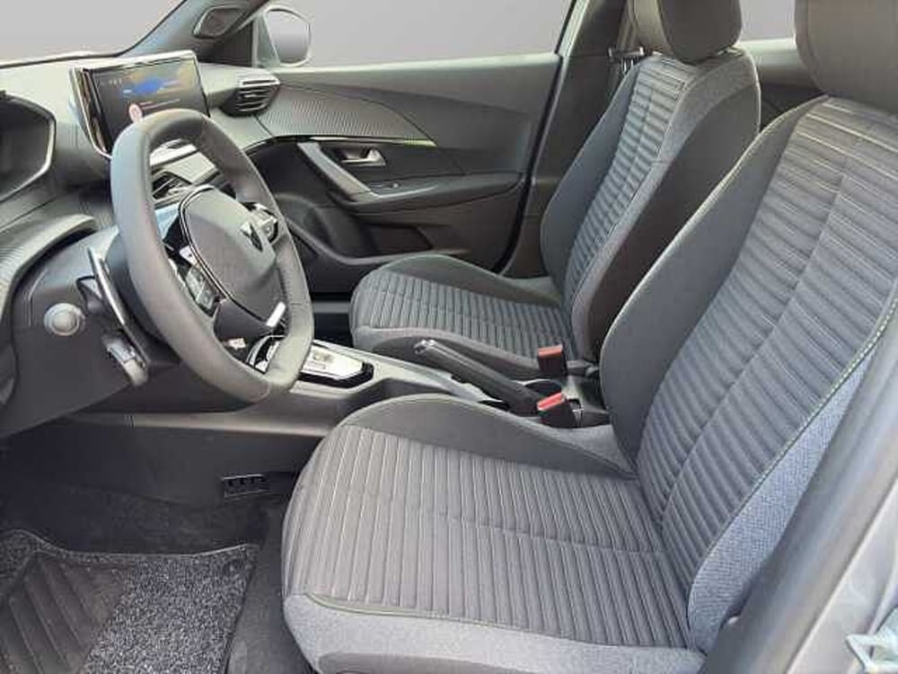 Peugeot 2008 nuova a Vibo Valentia (9)