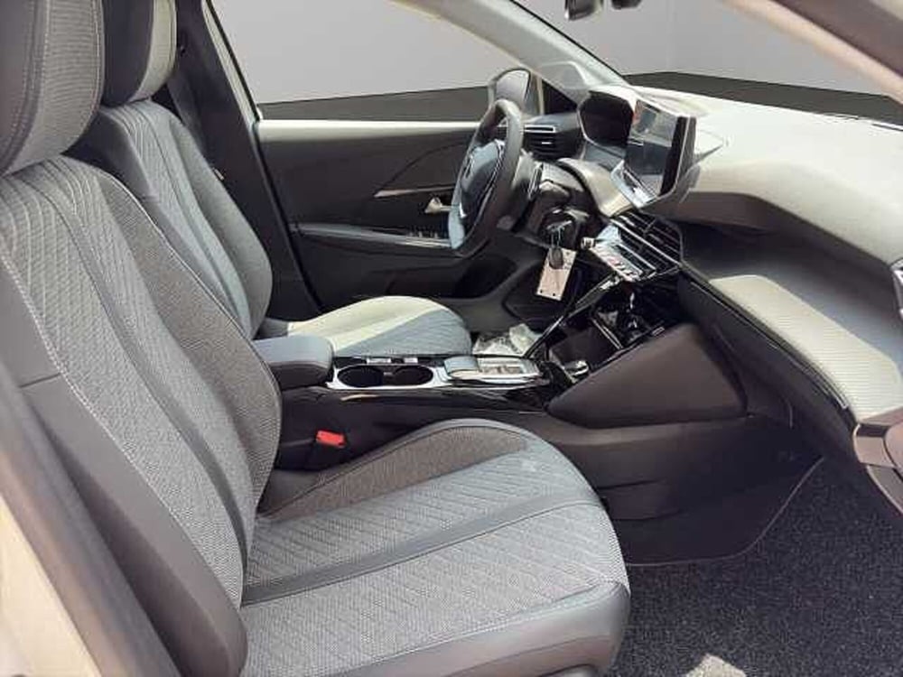 Peugeot 208 nuova a Vibo Valentia (10)