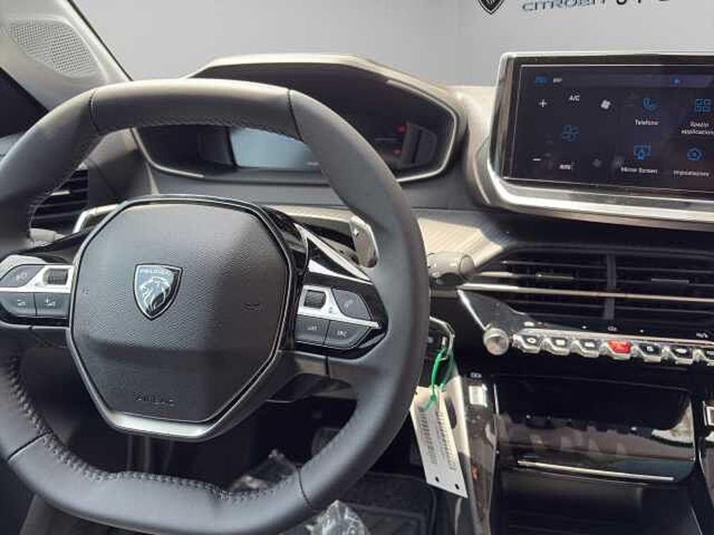 Peugeot 208 nuova a Vibo Valentia (13)