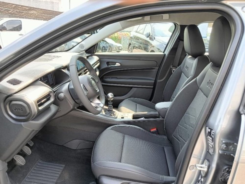 Jeep Avenger nuova a Brescia (8)