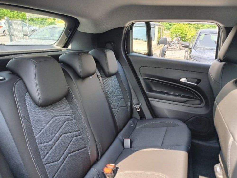 Jeep Avenger nuova a Brescia (17)