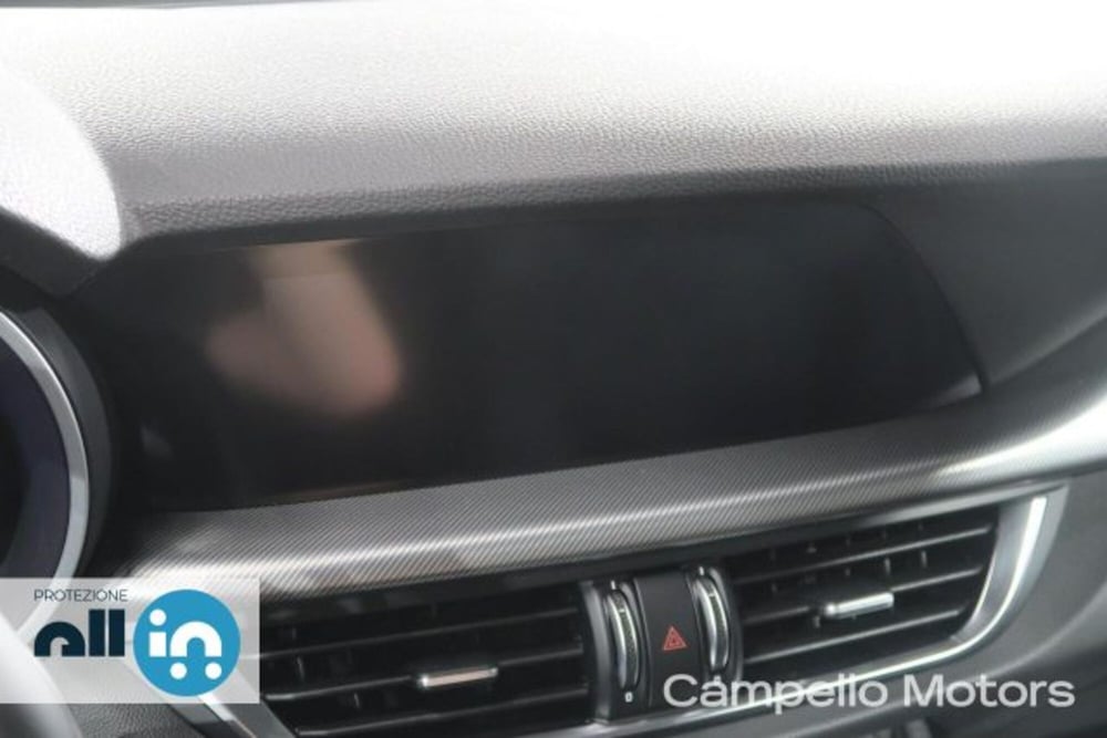 Alfa Romeo Stelvio nuova a Venezia (10)